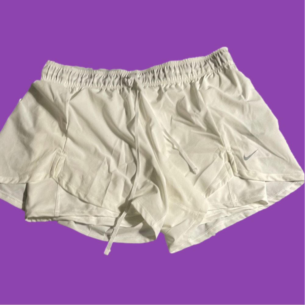 NWT Nike women’s white shorts XL